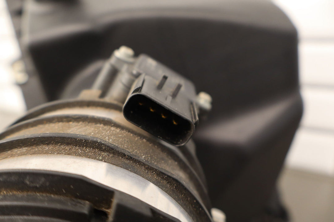 16 - 19 Nissan Titan 5.0L V8 Diesel OEM Air Intake Cleaner Tube Box Base