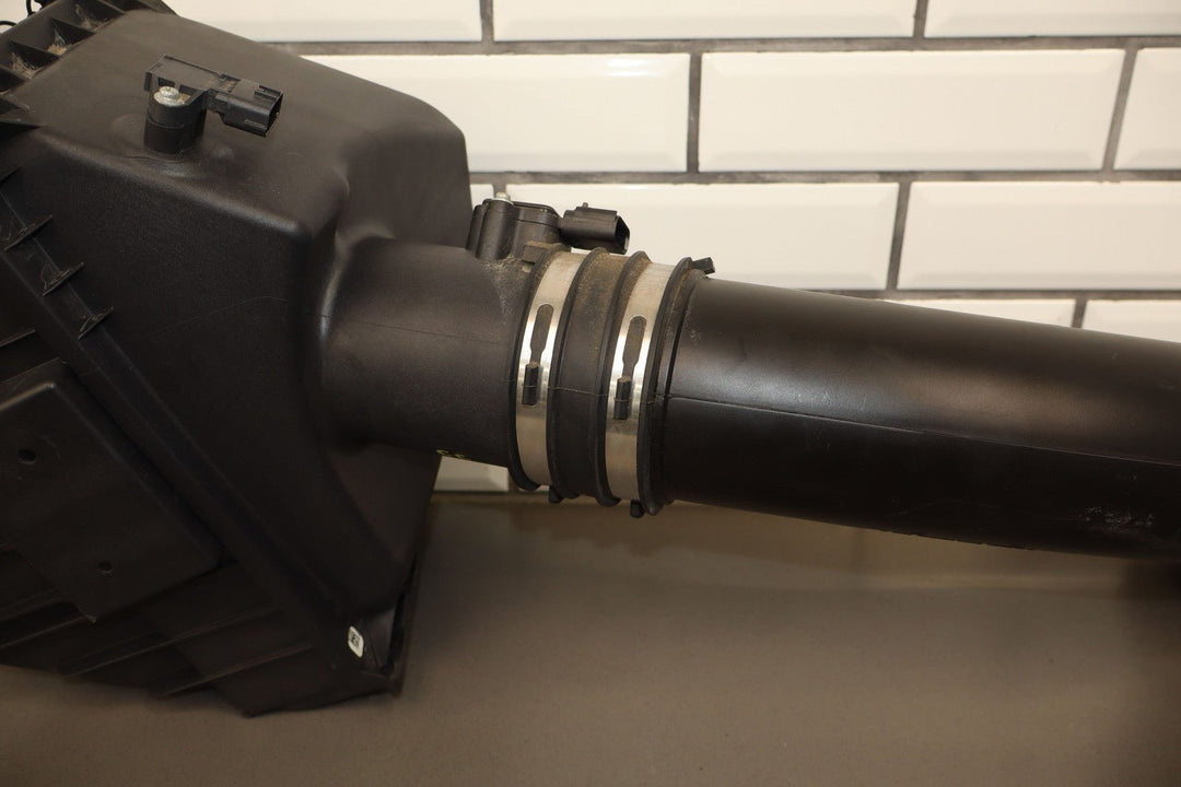 16 - 19 Nissan Titan 5.0L V8 Diesel OEM Air Intake Cleaner Tube Box Base