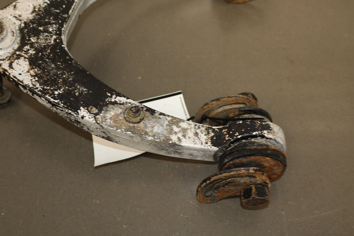 16-20 Cadillac Escalade LF Knee Hub Arms 23420263