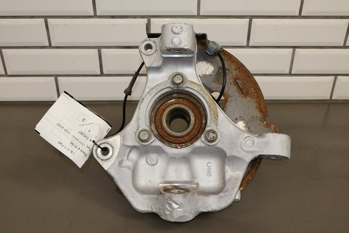 16-20 Cadillac Escalade LF Knee Hub Arms 23420263