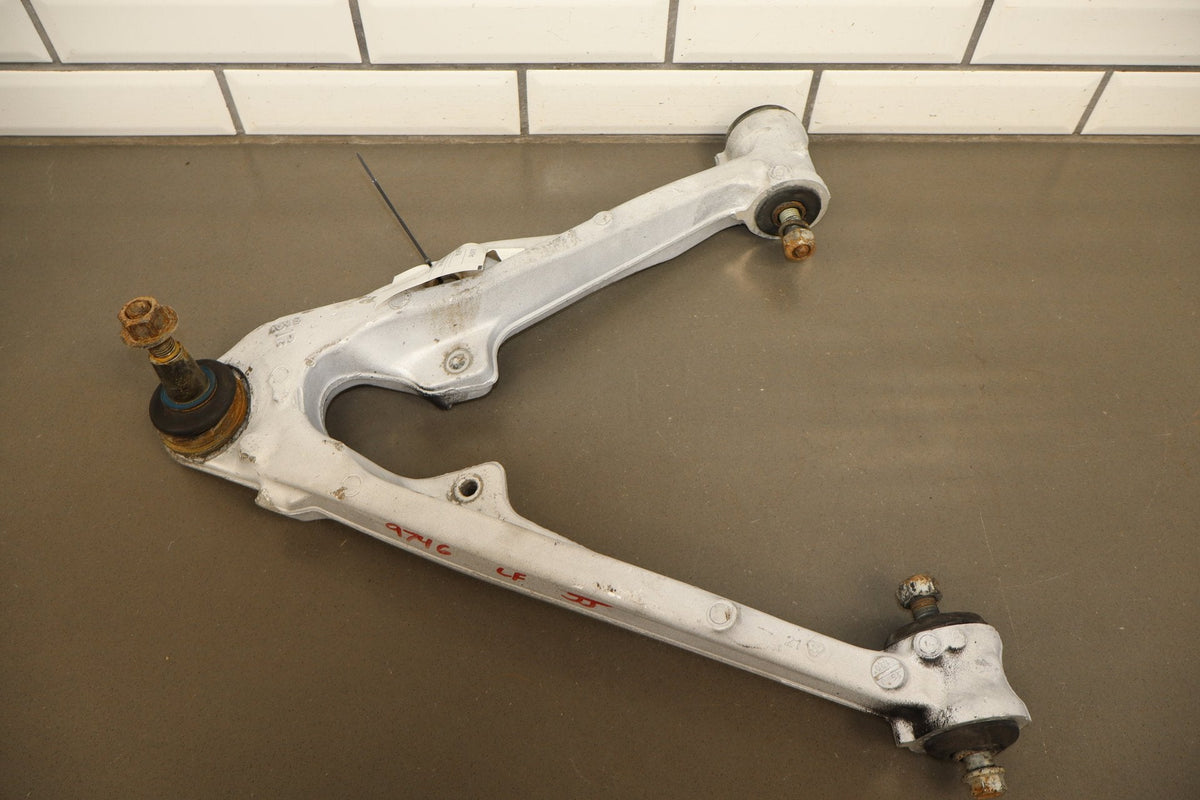 16-20 Cadillac Escalade LF Knee Hub Arms 23420263