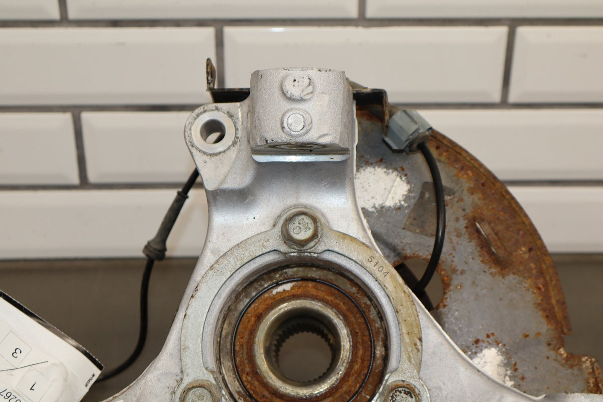 16-20 Cadillac Escalade LF Knee Hub Arms 23420263