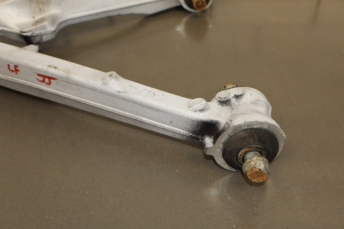 16-20 Cadillac Escalade LF Knee Hub Arms 23420263