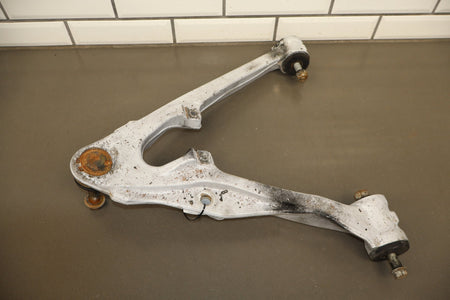 16-20 Cadillac Escalade LF Knee Hub Arms 23420263