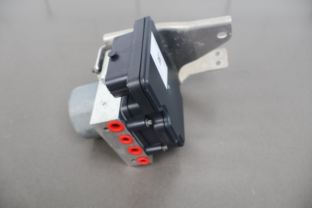 16 - 20 Tesla Model X ABS Anti - Lock Brake Pump & Module W/ Bracket 1037797 - 00 - D