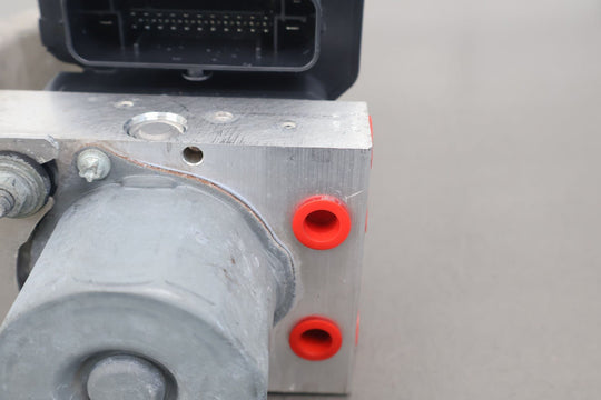 16 - 20 Tesla Model X ABS Anti - Lock Brake Pump & Module W/ Bracket 1037797 - 00 - D