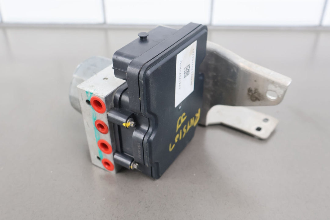 16 - 20 Tesla Model X ABS Anti - Lock Brake Pump & Module W/ Bracket 1037797 - 00 - D