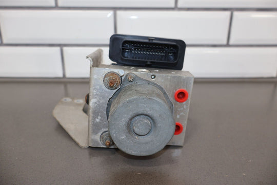 16 - 20 Tesla Model X ABS Anti - Lock Brake Pump & Module W/ Bracket 1037797 - 00 - D