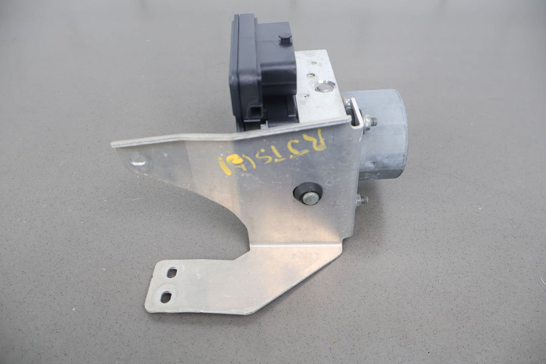16 - 20 Tesla Model X ABS Anti - Lock Brake Pump & Module W/ Bracket 1037797 - 00 - D