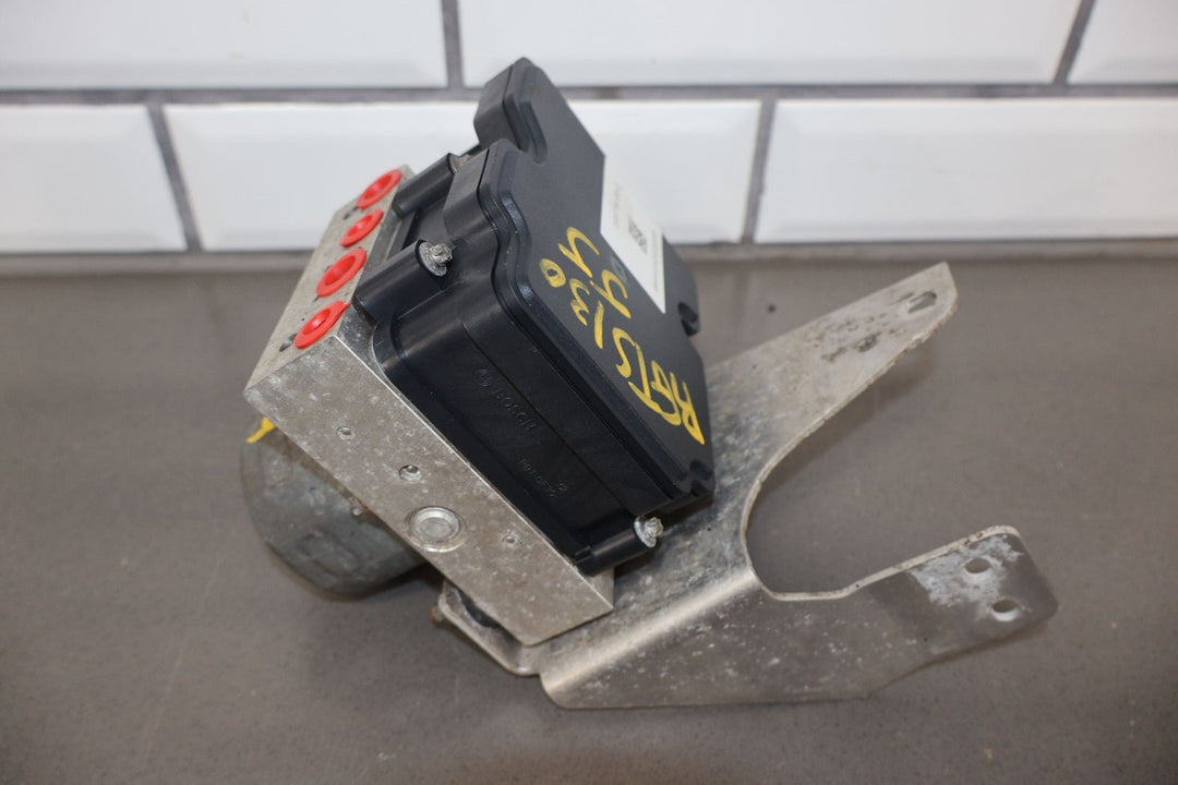 16 - 20 Tesla Model X ABS Anti - Lock Brake Pump & Module W/ Bracket 1037797 - 00 - D
