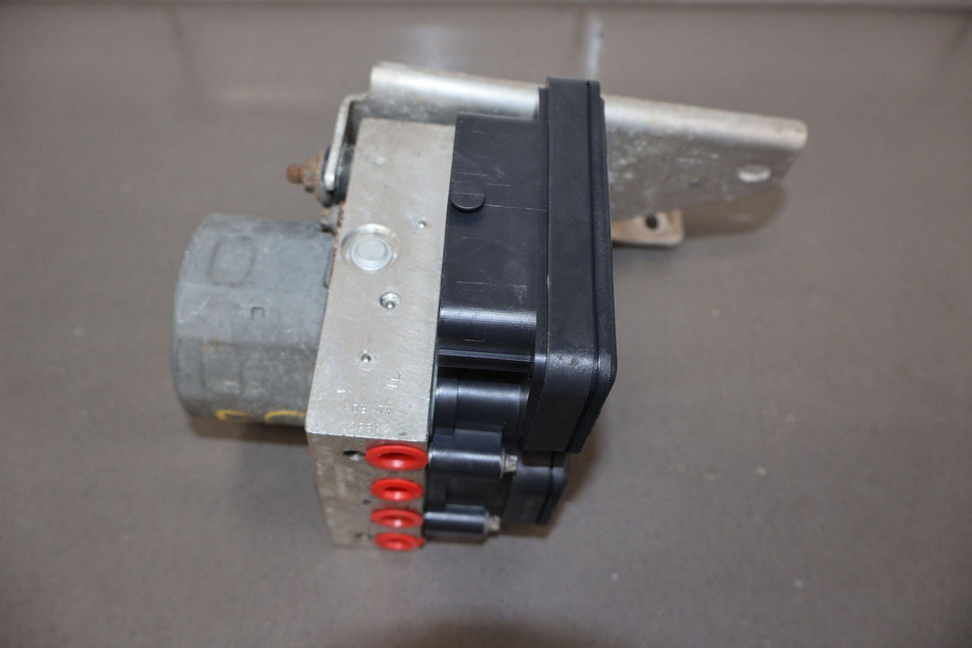 16 - 20 Tesla Model X ABS Anti - Lock Brake Pump & Module W/ Bracket 1037797 - 00 - D