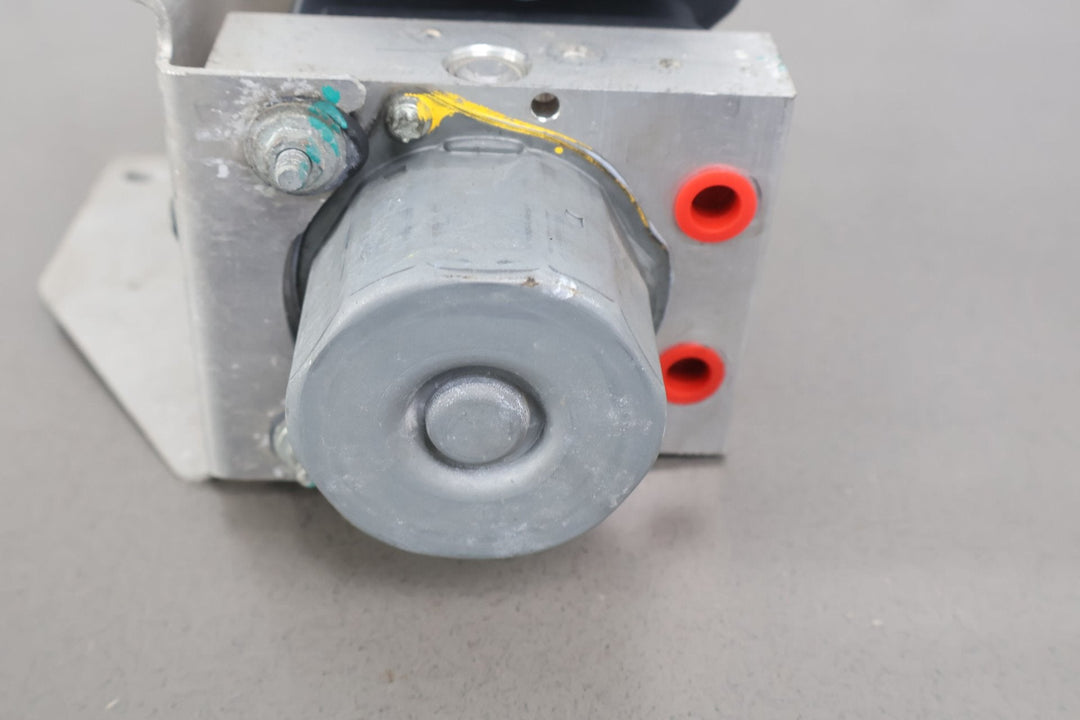 16 - 20 Tesla Model X ABS Anti - Lock Brake Pump & Module W/ Bracket 1037797 - 00 - D