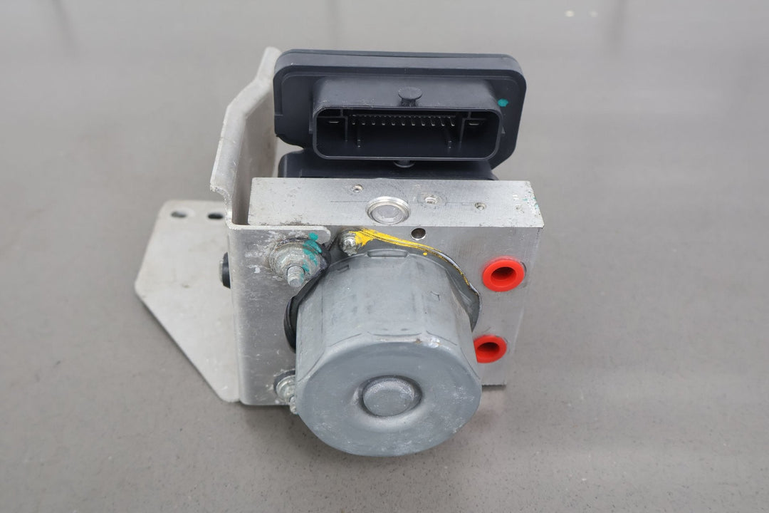 16 - 20 Tesla Model X ABS Anti - Lock Brake Pump & Module W/ Bracket 1037797 - 00 - D