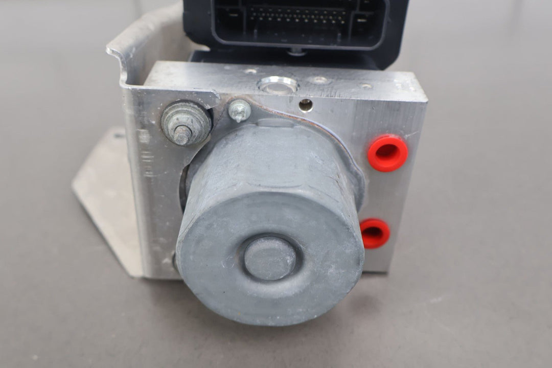 16 - 20 Tesla Model X ABS Anti - Lock Brake Pump & Module W/ Bracket 1037797 - 00 - D