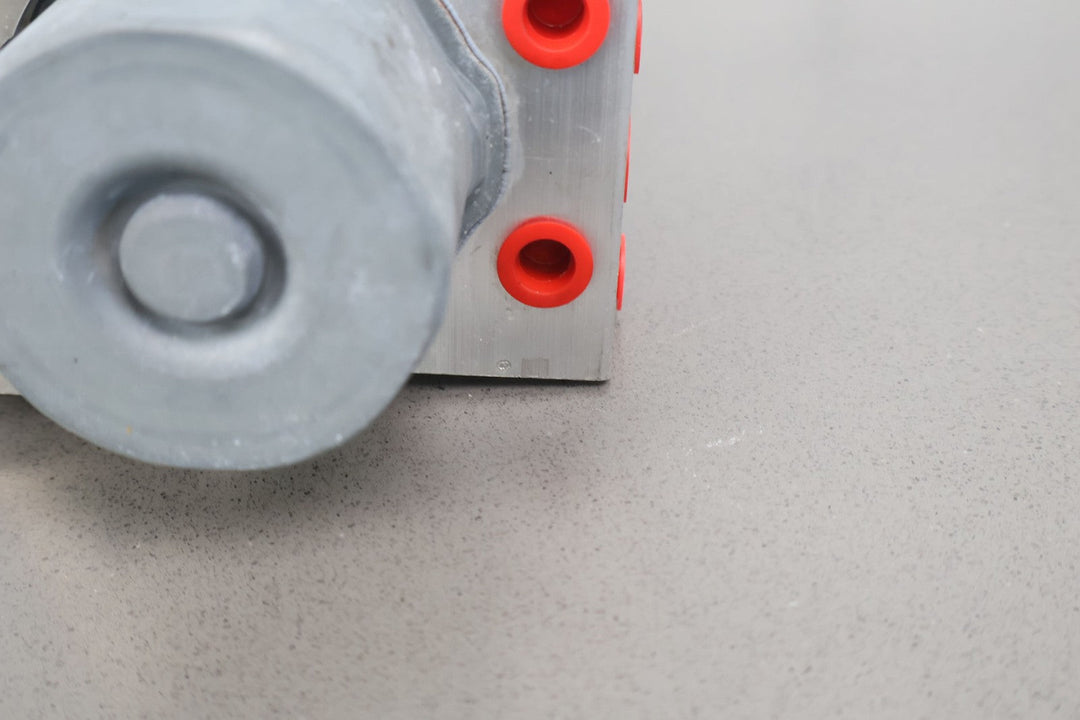 16 - 20 Tesla Model X ABS Anti - Lock Brake Pump & Module W/ Bracket 1037797 - 00 - D