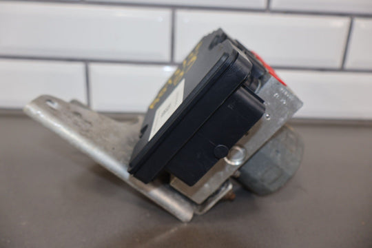 16 - 20 Tesla Model X ABS Anti - Lock Brake Pump & Module W/ Bracket 1037797 - 00 - D