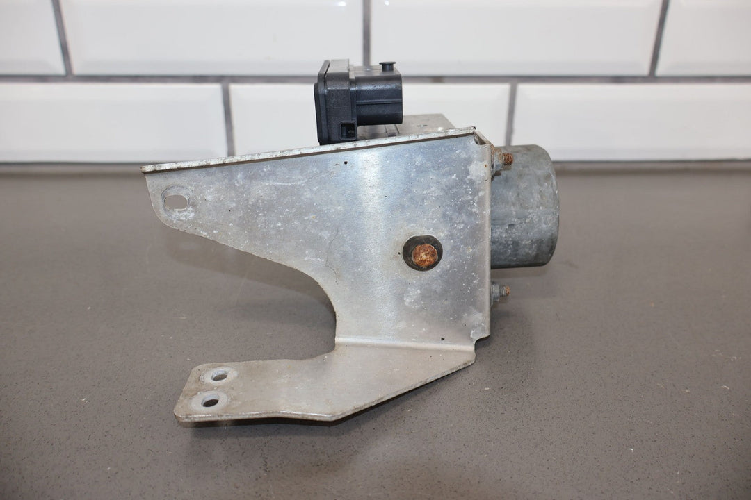 16 - 20 Tesla Model X ABS Anti - Lock Brake Pump & Module W/ Bracket 1037797 - 00 - D