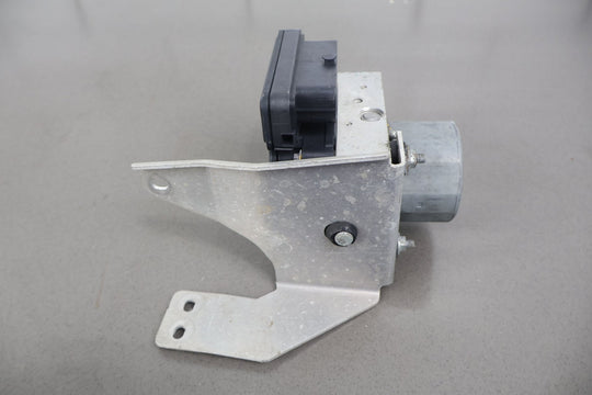 16 - 20 Tesla Model X ABS Anti - Lock Brake Pump & Module W/ Bracket 1037797 - 00 - D