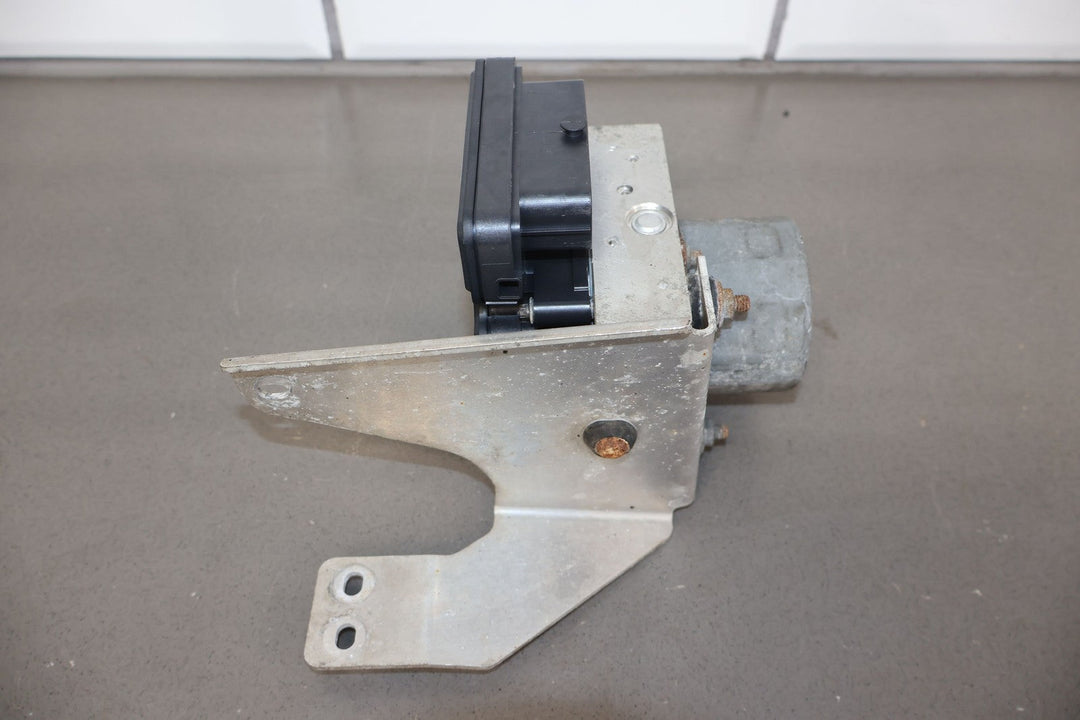 16 - 20 Tesla Model X ABS Anti - Lock Brake Pump & Module W/ Bracket 1037797 - 00 - D