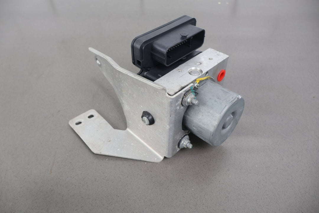 16 - 20 Tesla Model X ABS Anti - Lock Brake Pump & Module W/ Bracket 1037797 - 00 - D
