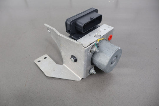 16 - 20 Tesla Model X ABS Anti - Lock Brake Pump & Module W/ Bracket 1037797 - 00 - D