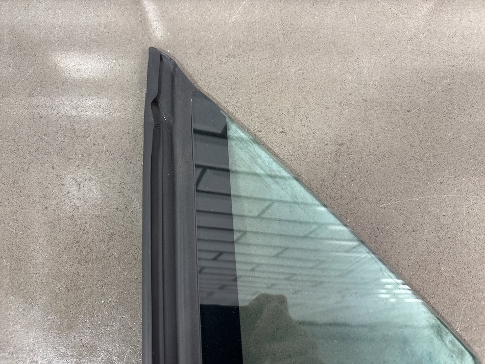 16-25 Tesla Model X Front Right Quarter Vent Door Window Glass RH 1055204-00-D