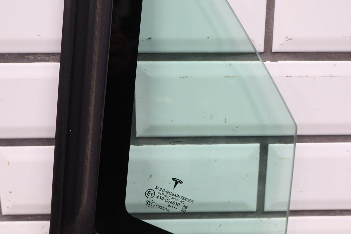 16-25 Tesla Model X Front Right Quarter Vent Door Window Glass RH 1055204-00-D