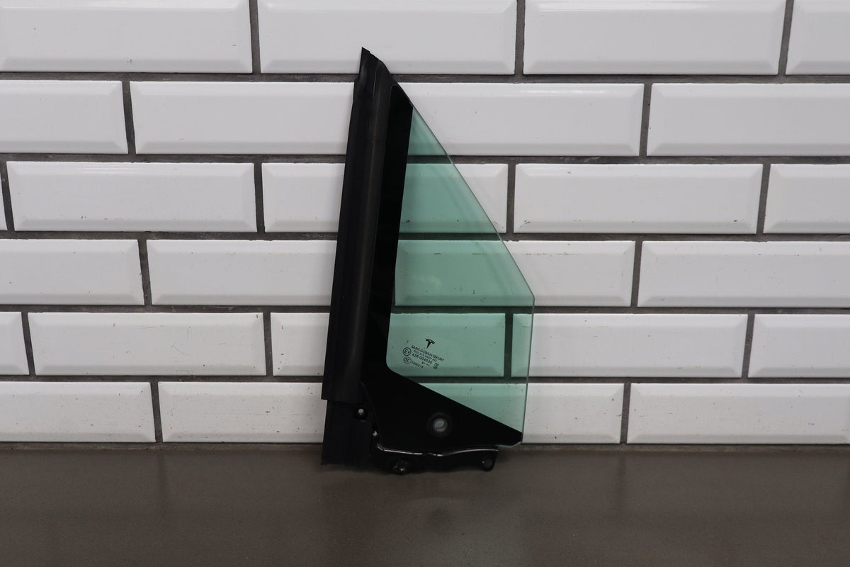 16-25 Tesla Model X Front Right Quarter Vent Door Window Glass RH 1055204-00-D