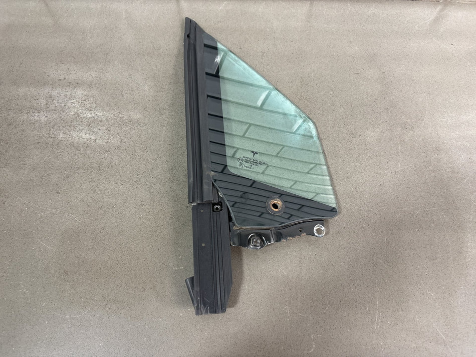 16-25 Tesla Model X Front Right Quarter Vent Door Window Glass RH 1055204-00-D
