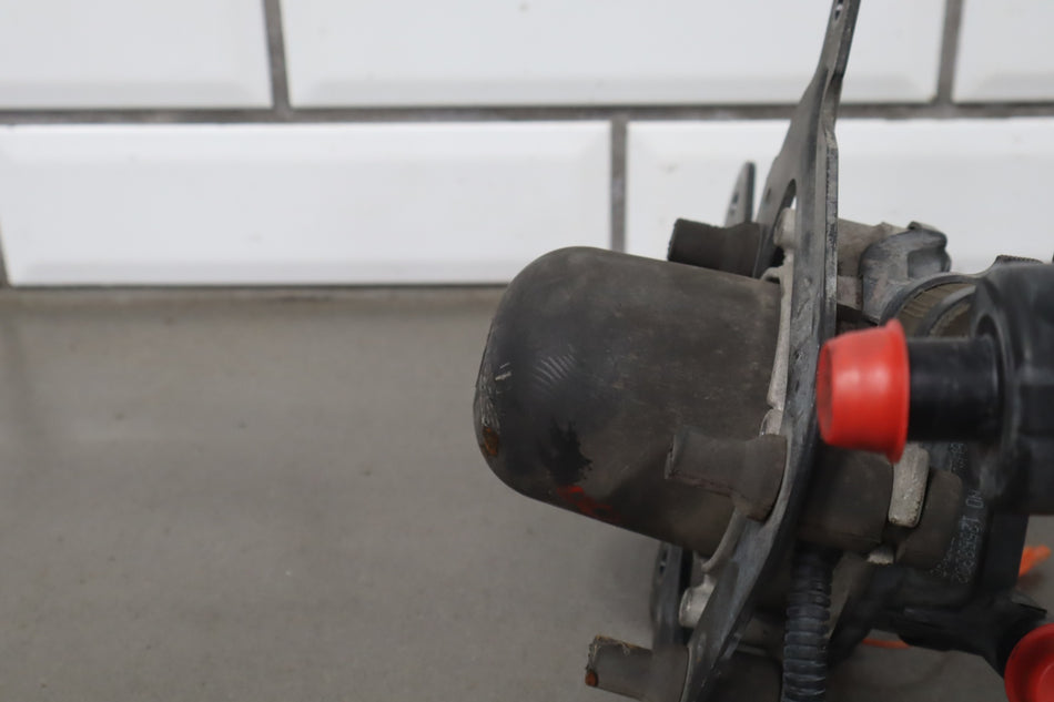 2000-2004 Chevrolet Corvette C5 Air Pump 12568382