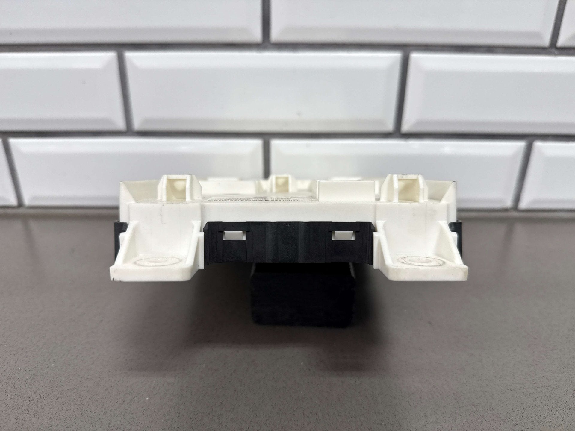17-18 Ram 4th Gen 1500 OEM Body Control Module BCM 68357472AC