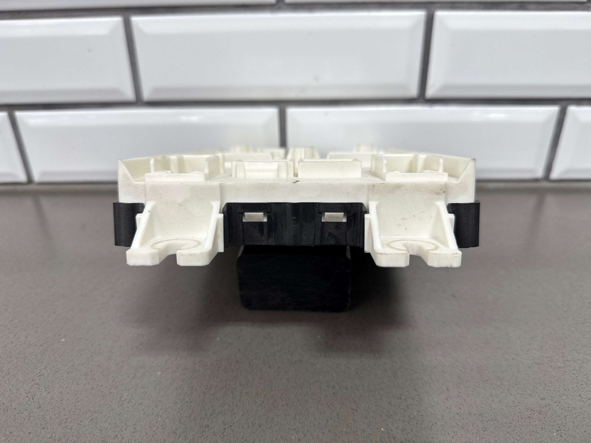 17-18 Ram 4th Gen 1500 OEM Body Control Module BCM 68357472AC