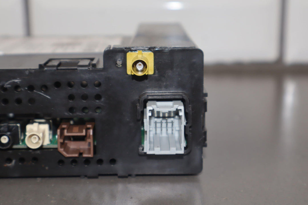 17 - 19 Chevy Camaro OEM Radio Receiver Standard UQ3 Audio 84361175