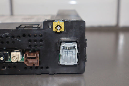 17 - 19 Chevy Camaro OEM Radio Receiver Standard UQ3 Audio 84361175