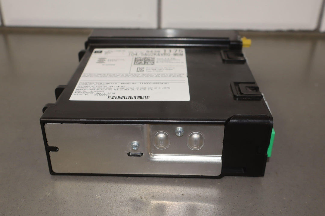 17 - 19 Chevy Camaro OEM Radio Receiver Standard UQ3 Audio 84361175