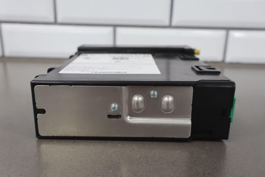 17 - 19 Chevy Camaro OEM Radio Receiver Standard UQ3 Audio 84361175