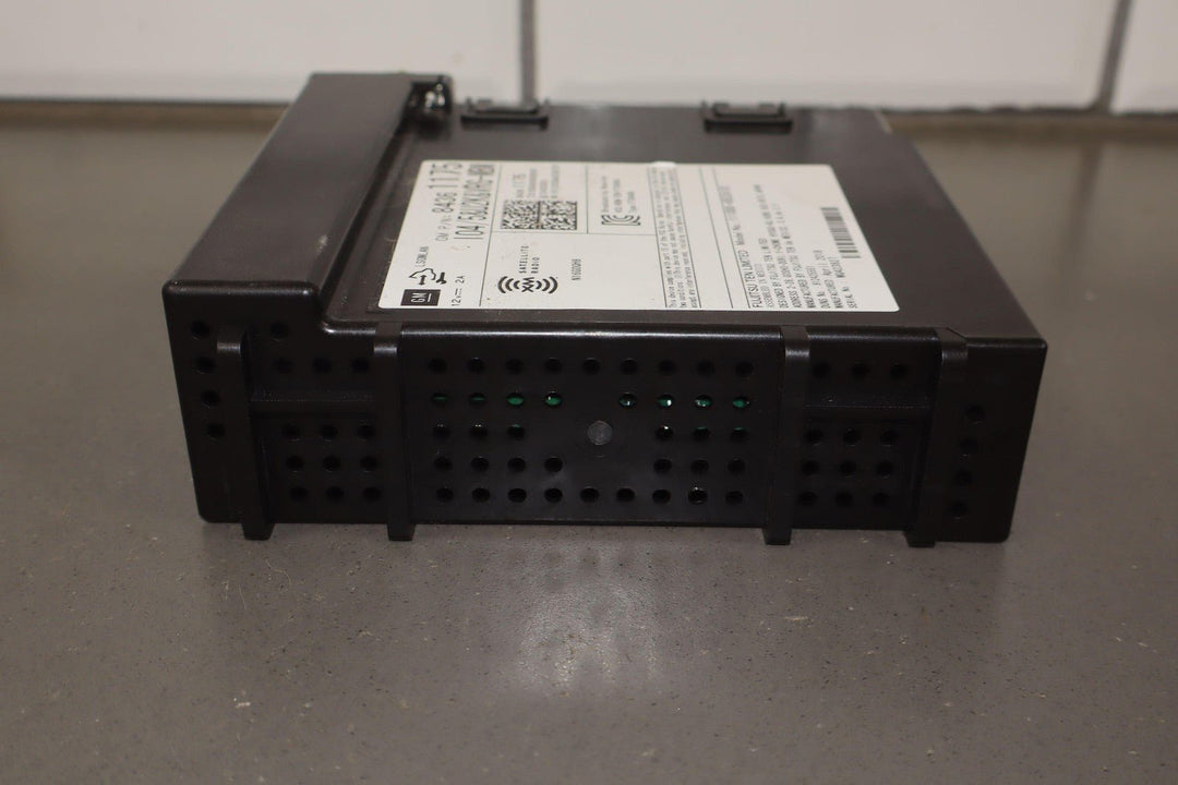 17 - 19 Chevy Camaro OEM Radio Receiver Standard UQ3 Audio 84361175