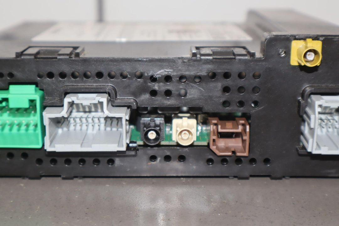 17 - 19 Chevy Camaro OEM Radio Receiver Standard UQ3 Audio 84361175