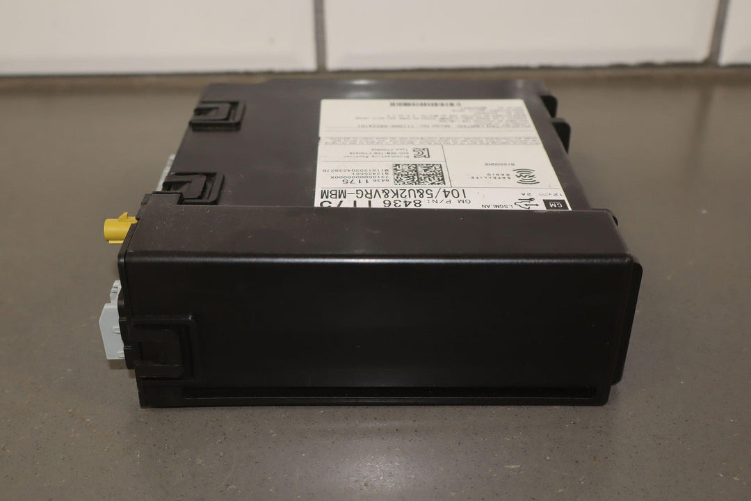 17 - 19 Chevy Camaro OEM Radio Receiver Standard UQ3 Audio 84361175