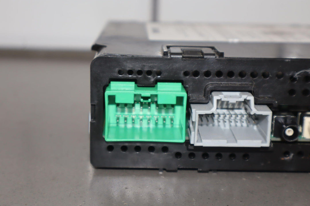 17 - 19 Chevy Camaro OEM Radio Receiver Standard UQ3 Audio 84361175