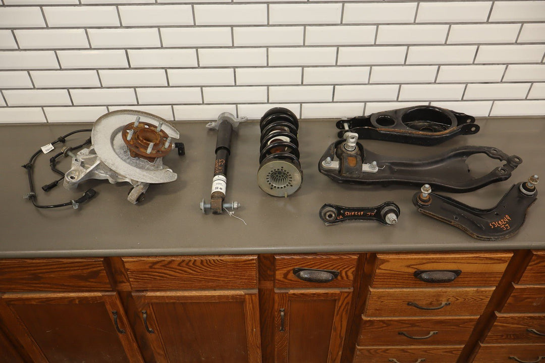 17 - 19 Chrysler Pacifica Hybrid Left Rear Suspension Knuckle Assembly OEM