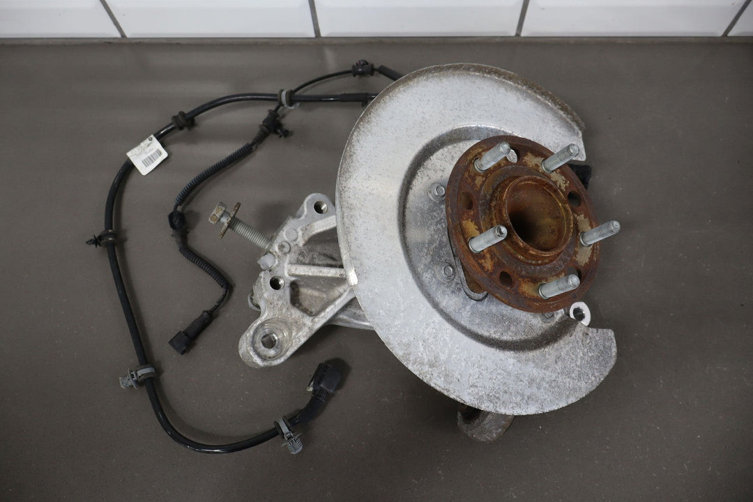 17 - 19 Chrysler Pacifica Hybrid Left Rear Suspension Knuckle Assembly OEM