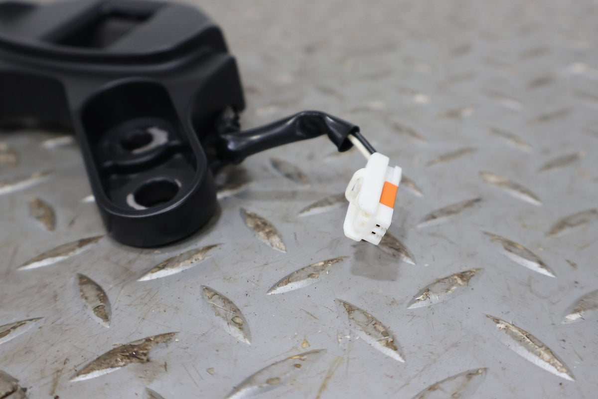 17-19 Fiat 124 Spider OEM Windshield Mounted Convertible Top Latch (Nero XR)