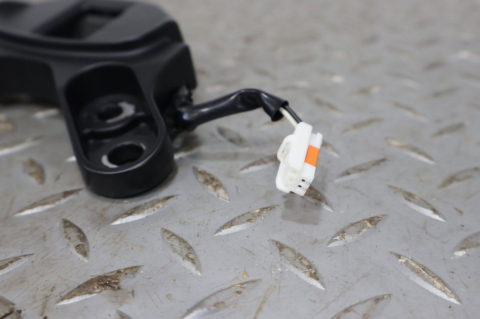 17-19 Fiat 124 Spider OEM Windshield Mounted Convertible Top Latch (Nero XR)
