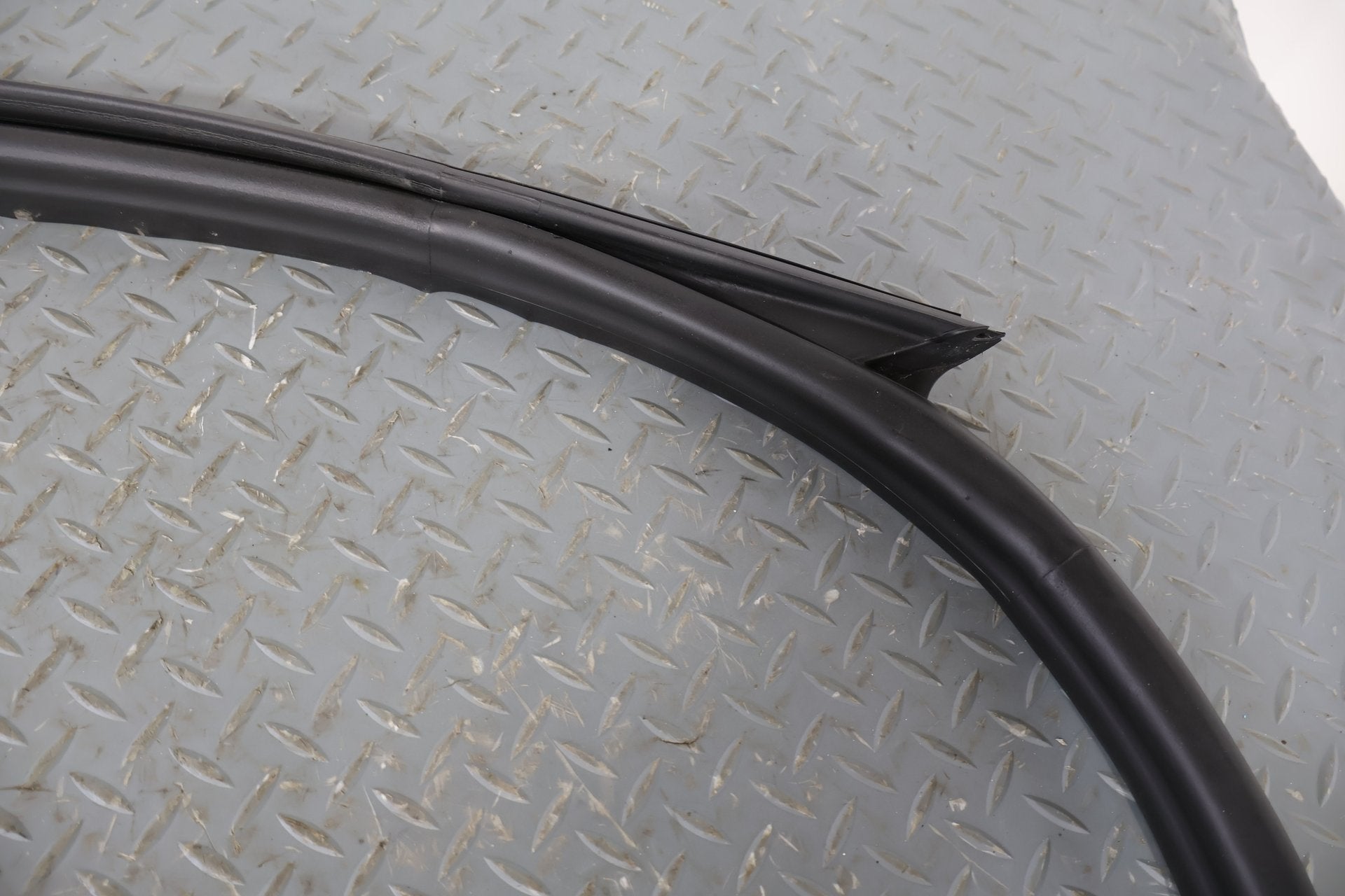 17-19 Porsche Cayman 718 Coupe Right RH Inner Door Weather Stripping Gasket Seal