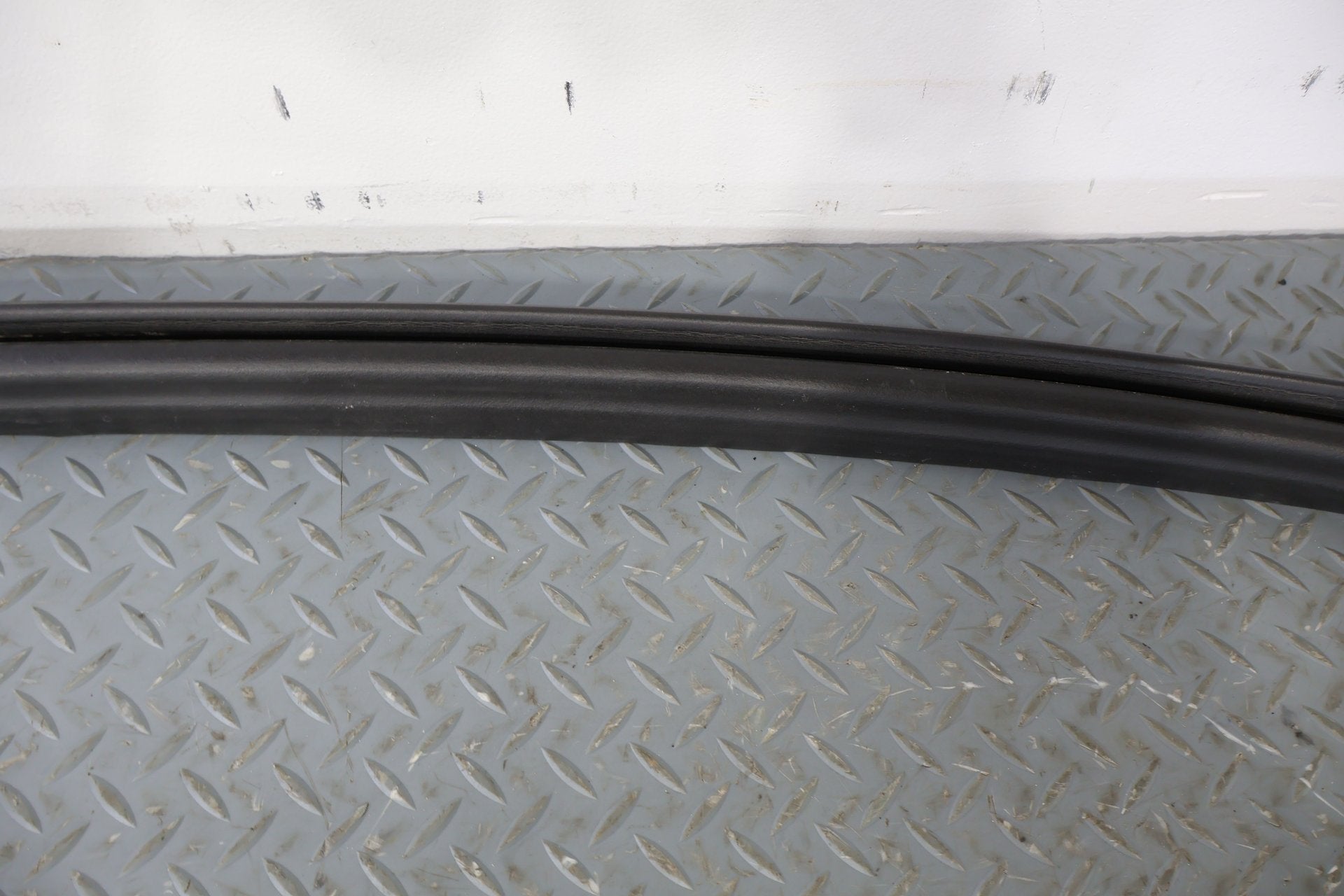 17-19 Porsche Cayman 718 Coupe Right RH Inner Door Weather Stripping Gasket Seal