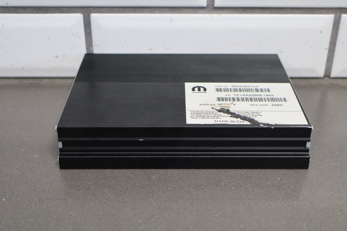 17-23 Dodge Charger Challenger 276W Radio Amplifier Amp 68425657AA OEM