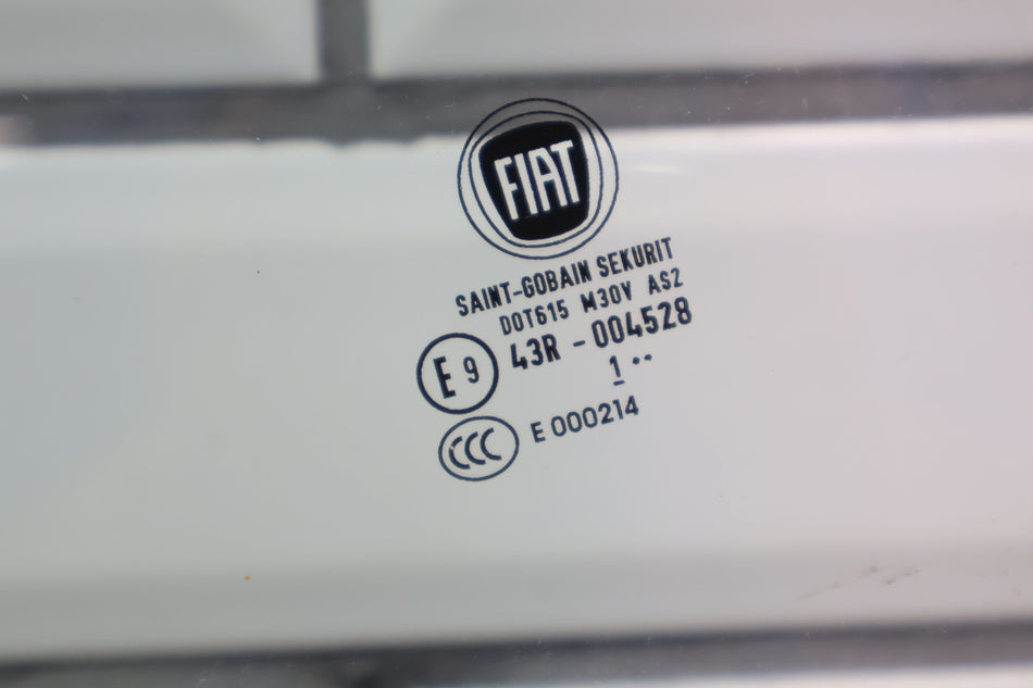 2012 Fiat 500- FRONT DOOR GLASS/WINDOW