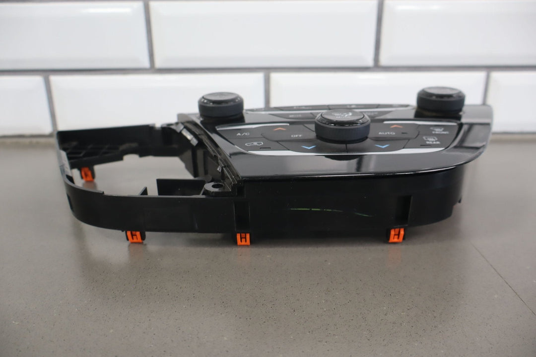 18 - 20 Chrysler Pacifica Hybird OEM Heater AC Climate Control Unit OEM 6EC321X8AB