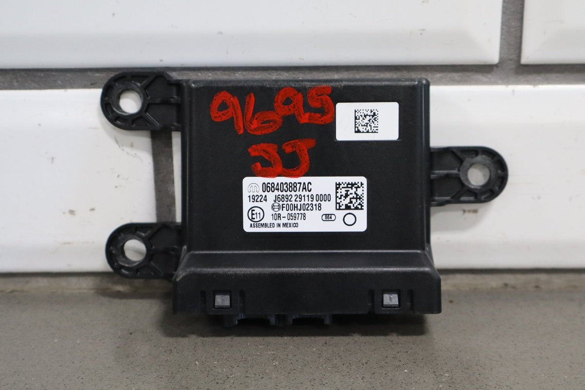 18-23 Dodge Charger Challenger Park Assist Module 068403887AC OEM Gateway
